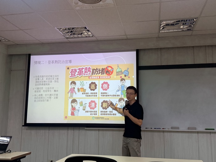 蔡老師說明分組個案練習情境圖片