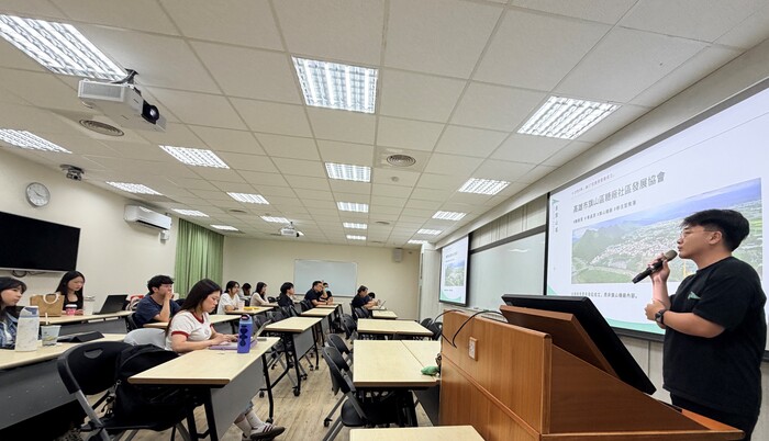 分享社區如何將在地知識轉譯為環境教育教案、桌遊及體驗方案，並進一步完成永續報告書圖片