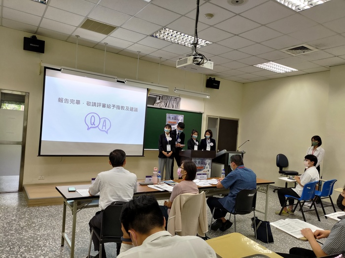 同學們回答評審提問圖片