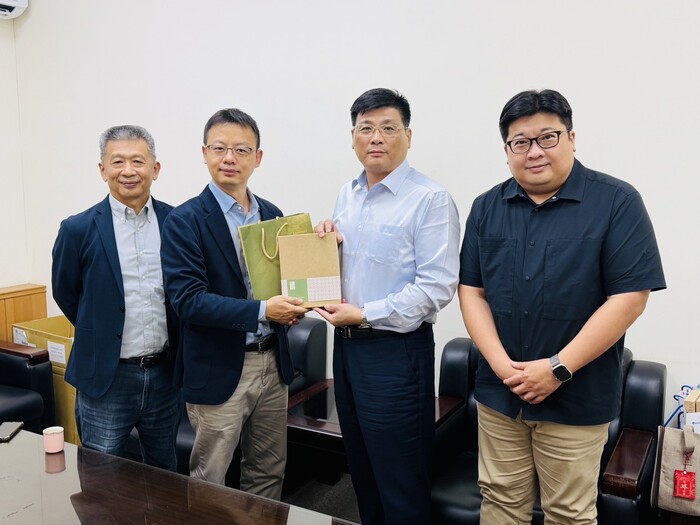 三位老師拜會澎湖縣政府林皆興副縣長圖片